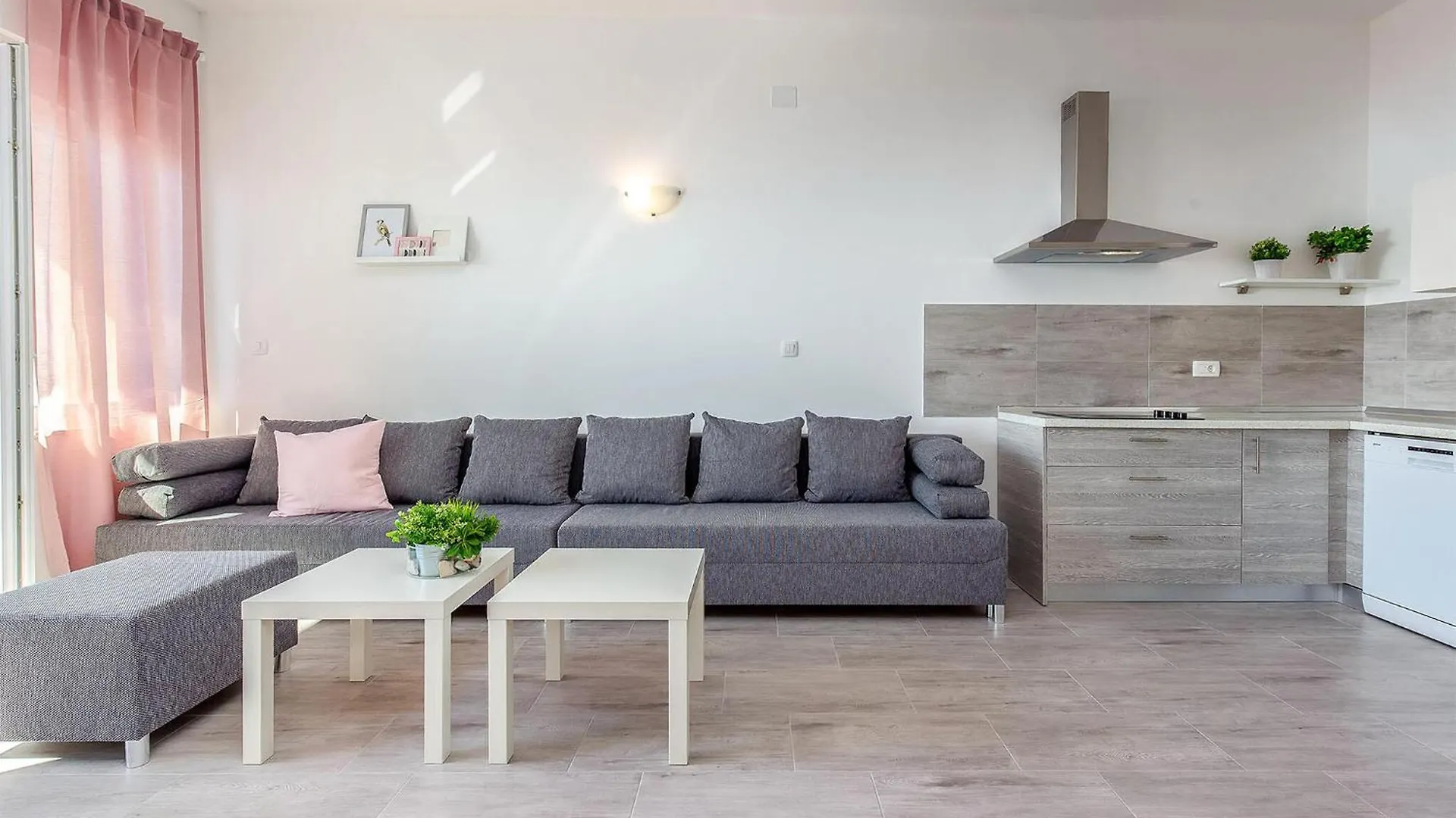 Cozy Apartment In Dramalj With Kitchen