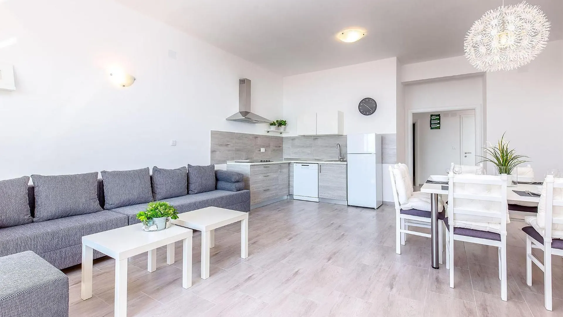 Cozy Apartment In Dramalj With Kitchen